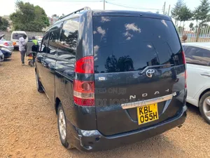 Toyota Noah 2.0 FWD (8 Seater) 2003 Black