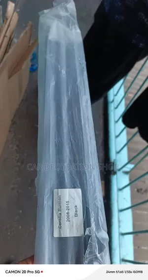 Toyota Corolla Rumion 2008-2015 Nyeusi Trim Molding Weather Strip