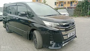 Toyota Noah 2.0 FWD Minivan 2019 Nyeusi