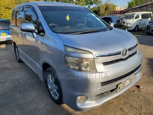 Toyota Voxy 2009 Silver
