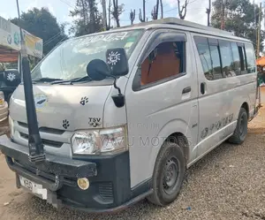 Toyota HiAce 2018 Silver