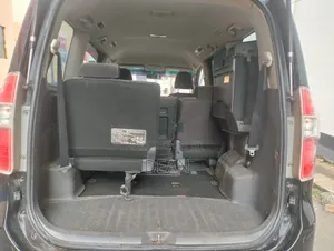 Toyota Noah 2009
