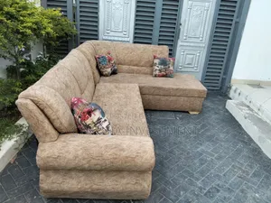 L-Shape Sofa Iliyotumika