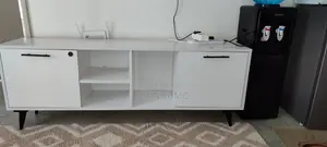 Kisimamio cha TV Nyeupe