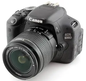 Canon EOS 600D DSLR Camera na Lens ya 18-55mm