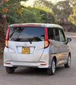 Toyota Roomy 2017 Silver - 2