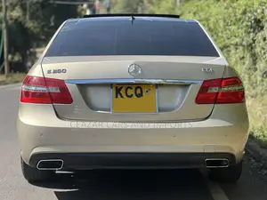 Mercedes-Benz E250 2011 Dhahabu