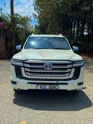 Toyota Land Cruiser 2011 White