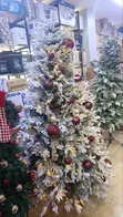 Mti wa Krismasi wa 7ft Uliochomwa na Sketi na Mfuko wa Hifadhi - 1