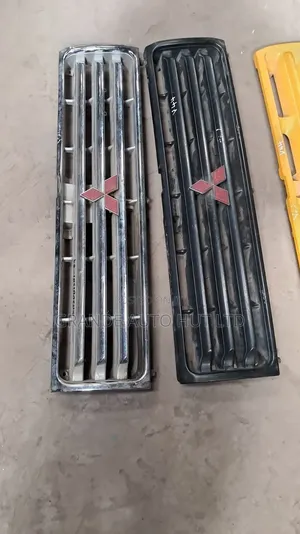 Mitsubishi Pajero V44 Grill