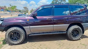 Toyota Land Cruiser Cygnus 2005 Nyekundu