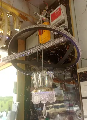 Kifaa cha Taa cha Elegant chenye Petesi za LED na Kioo cha Crystal