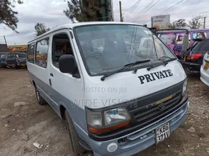 Toyota HiAce 2003 - White