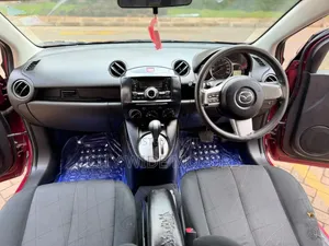 Mazda Demio 2013 Nyekundu