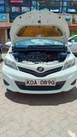 Toyota Vitz 2013 Nyeupe - 1