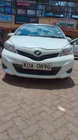 Toyota Vitz 2013 Nyeupe - 2