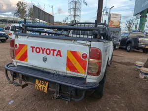 Toyota Hilux 2026 Nyeupe