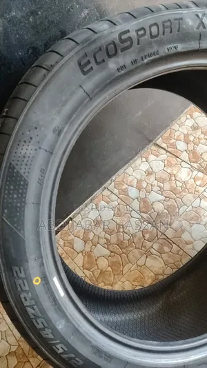 Tyres na Rims Mpya 275/45R22 Runflat