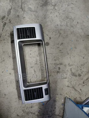 Console ya Toyota Raum