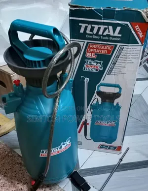Total 8L Manual Pump Pressure Sprayer