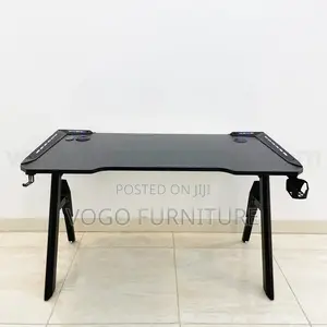 LED Gaming Desk - Nyeusi