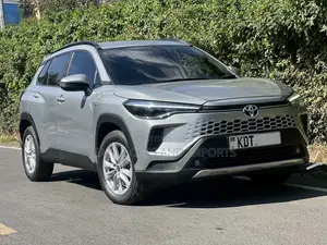Toyota Corolla Cross XLE Hybrid 2025 Silver