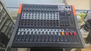 Yamaha Pro Voice RS12 Mixer ya Nguvu ya Channel 12