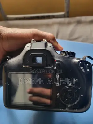 Canon EOS 4000D Kamera ya DSLR