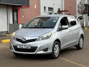 Toyota Vitz 2013 Silver