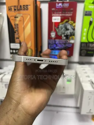 Apple iPhone 12 128GB Nyeupe