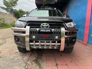 Toyota Hilux Nudge Bar Nyeusi ya Chrome