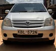 Toyota IST 2004 Nyeupe - 1