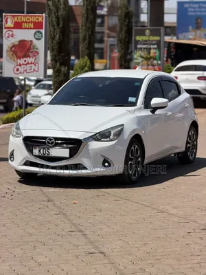 Mazda Demio 2017 Nyeupe