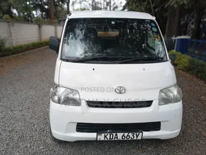 Toyota TownAce 2012 Nyeupe