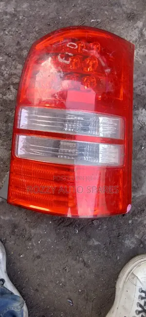 Taa ya Nyuma ya Toyota Wish 2003
