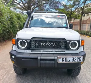 Toyota Land Cruiser 2022 Nyeupe