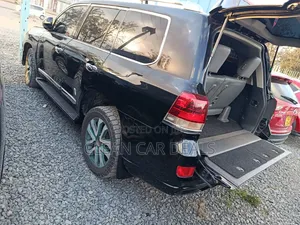 2011 Toyota Land Cruiser Black
