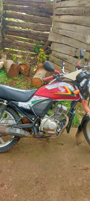 Honda CB Mpya 2019 Nyekundu