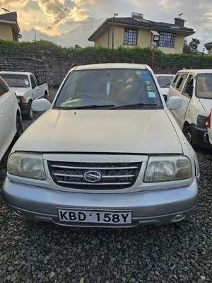 Suzuki Escudo 1999 Silver