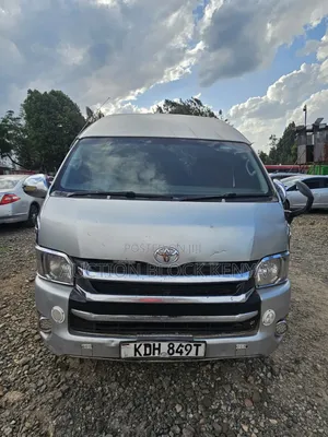 Toyota HiAce 2015 Nyeupe