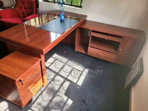 Kikao cha Kisasa cha Ofisi na Kabati la Kando