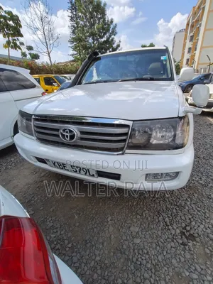 Toyota Land Cruiser 2005 Nyeupe