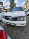 Toyota Land Cruiser 2005 White - 1