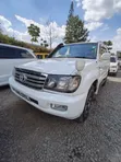 Toyota Land Cruiser 2005 White - 4
