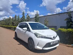 Toyota Vitz 2015 Nyeupe