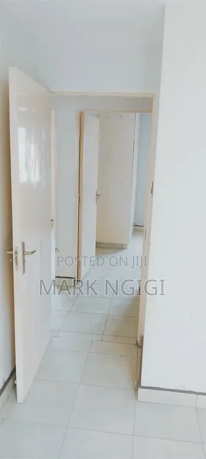 Ghorofa 3-Chumba Inapangishwa Nyayo, Fedha