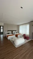 Ghorofa ya Vyumba 5 Iliyo na Samani kwa Uuzaji Runda - 2
