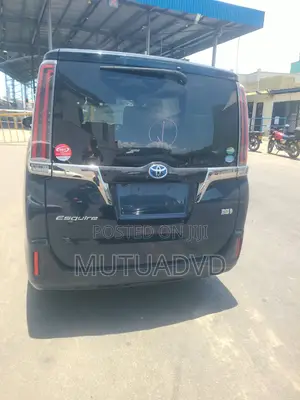 2019 Toyota Esquire 1.8 FWD Hybrid Minivan