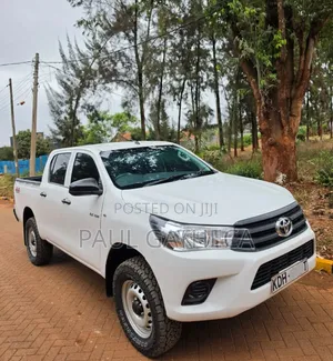 Toyota Hilux Revo 2022 Nyeupe