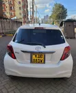 Toyota Vitz 1.3 FWD 5dr 2013 Nyeupe - 3